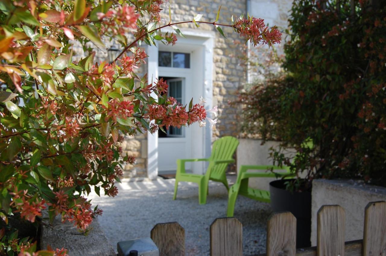Le Comptoir Des Ecoliers Bed & Breakfast Gémozac Exterior foto
